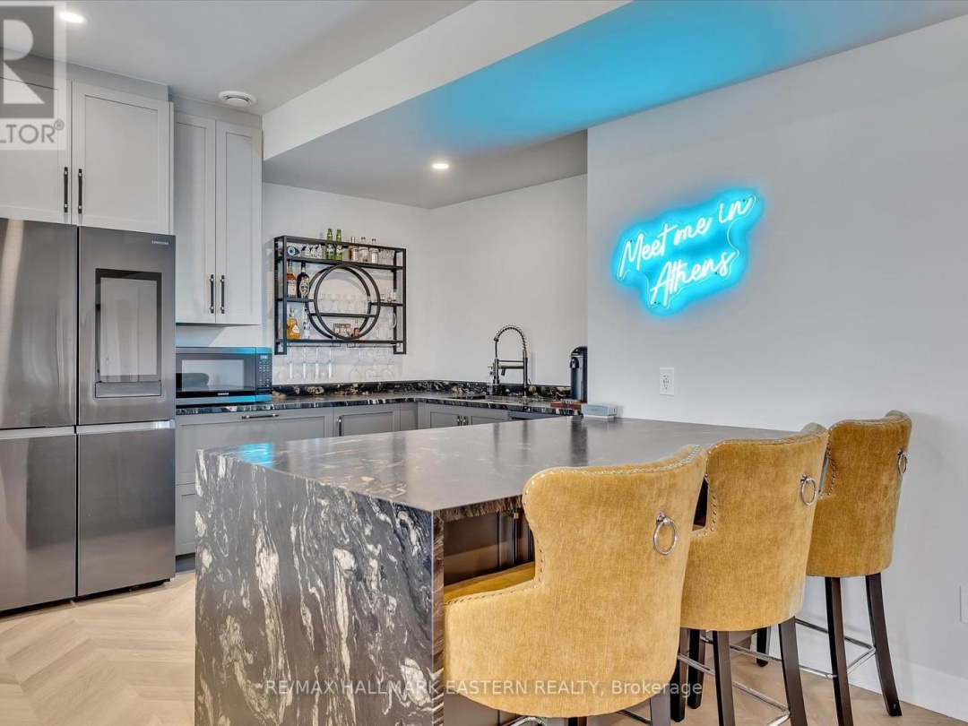 35 LAKEVIEW CRESCENT, 
