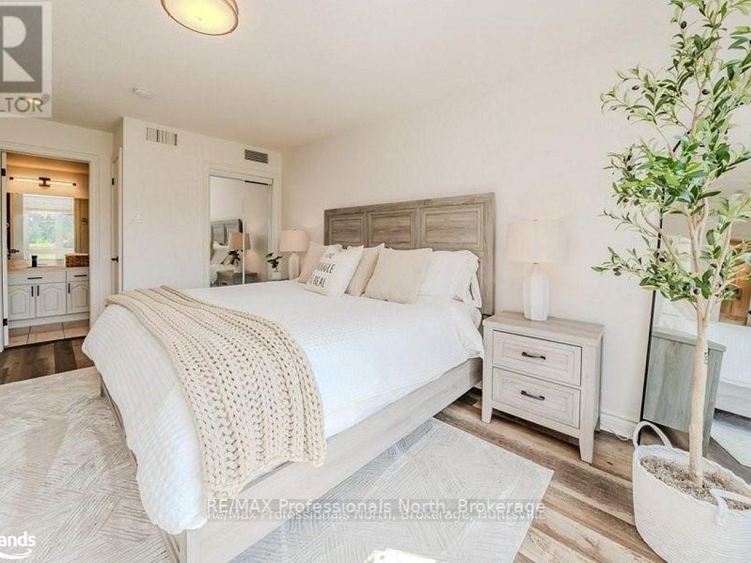 105 33 Deerhurst Greens Drive, Peninsula Lake