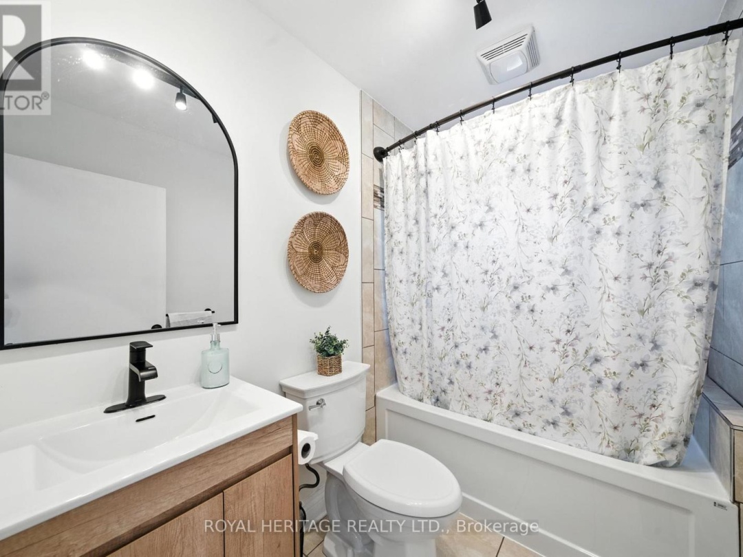 125 ELM TREE ROAD N, 