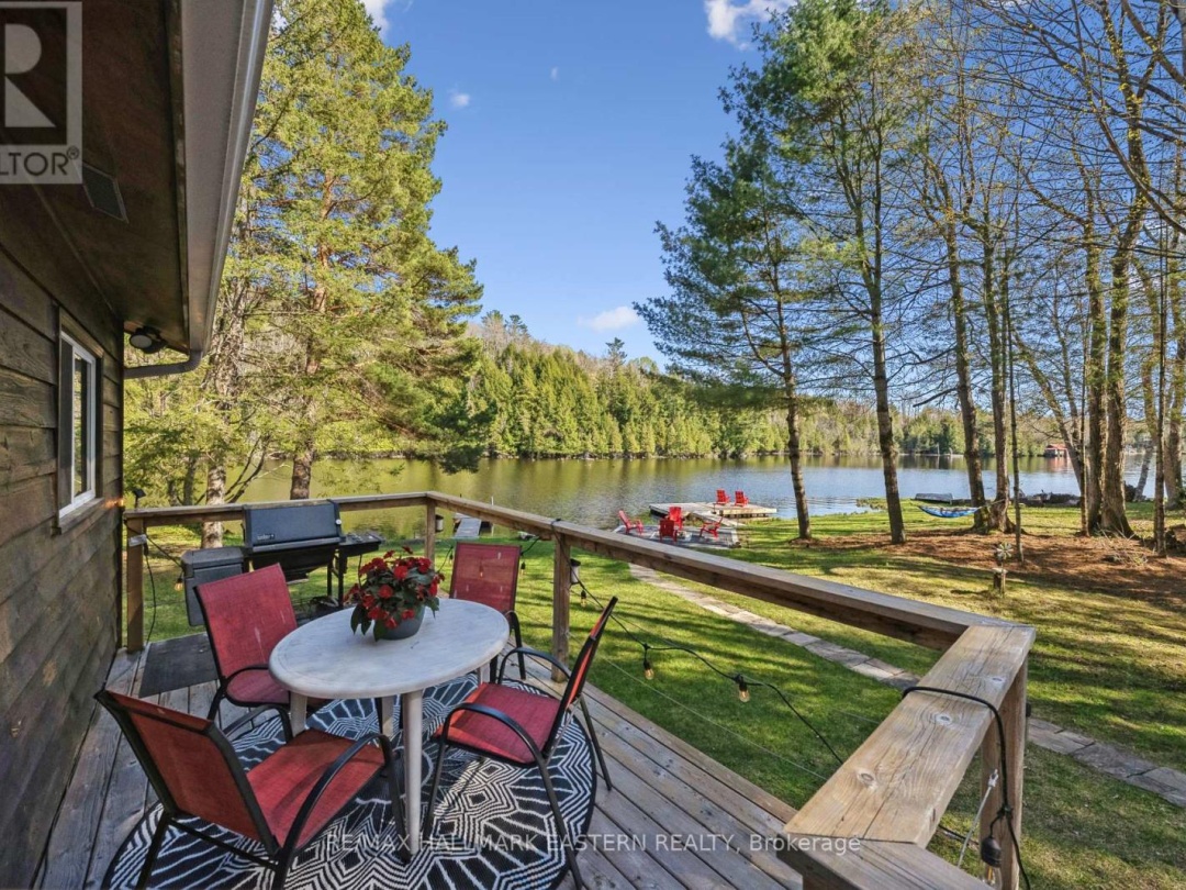 1025 Dickies Lane, Gooderham Lake