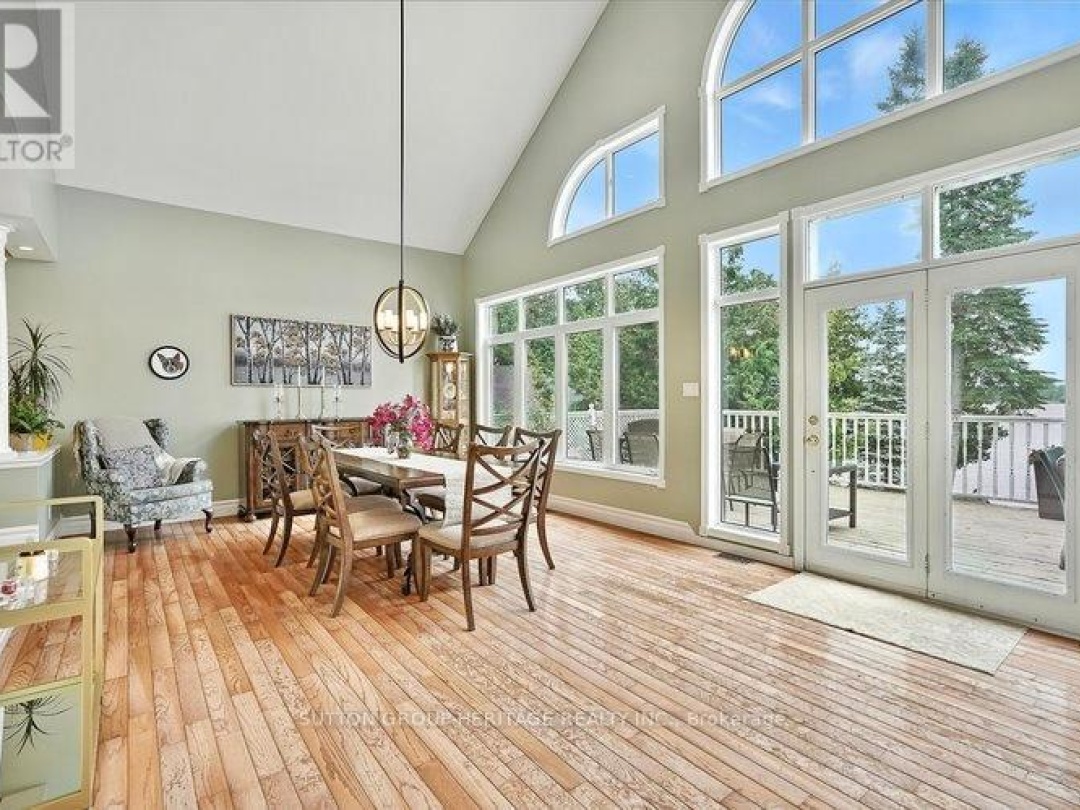 400 FRONT STREET W, 