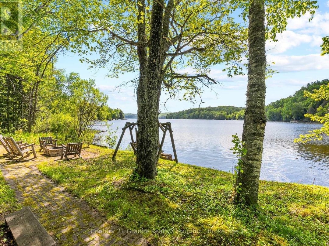 1036 Shirleys Road, Haliburton Lake