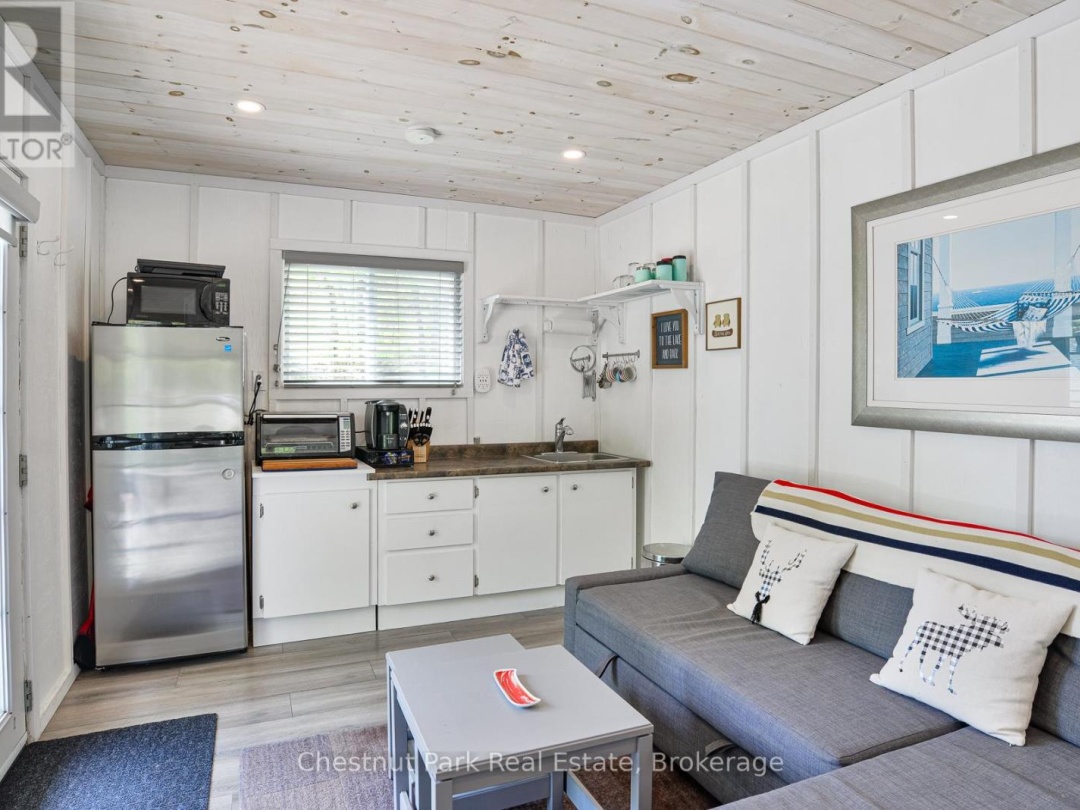 4558 Riverview Drive, Sparrow Lake