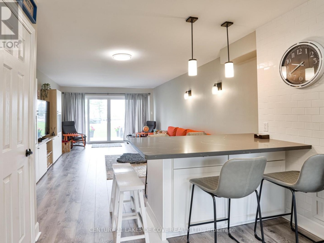 Unit 14 1 Paradise Boulevard, Lake Simcoe