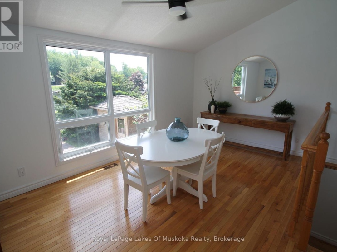 1815 Peninsula Point Road, Severn Lake