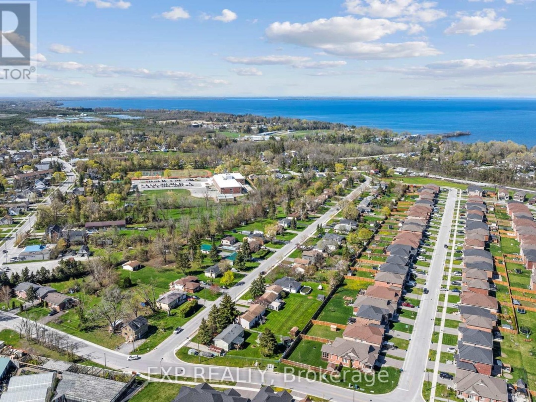354 LAKELAND CRESCENT, 
