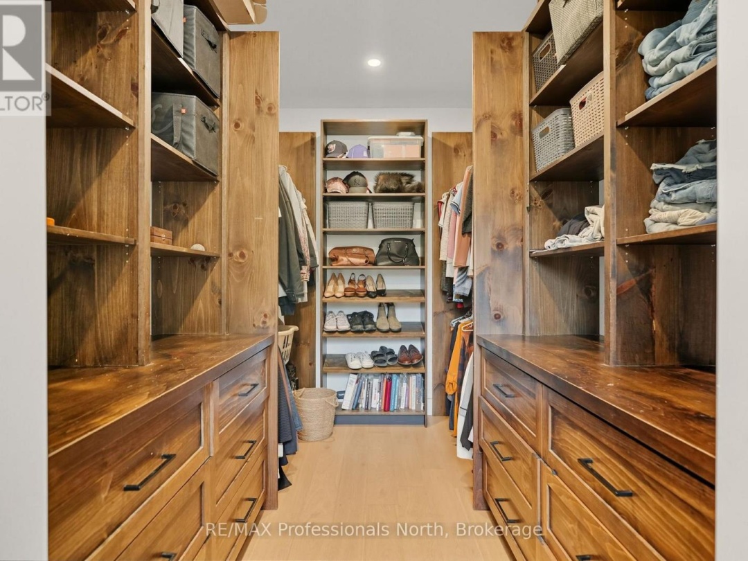 1064 NAISMITH ROAD, 