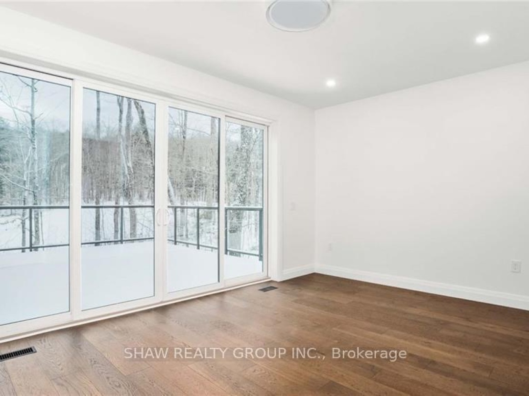31 GLEN EAGLE COURT, 
