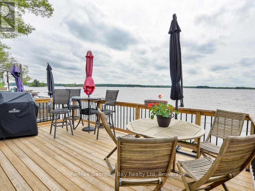 BEACH CHALET #3 - 1230 GRANDVIEW LODGE ROAD, 