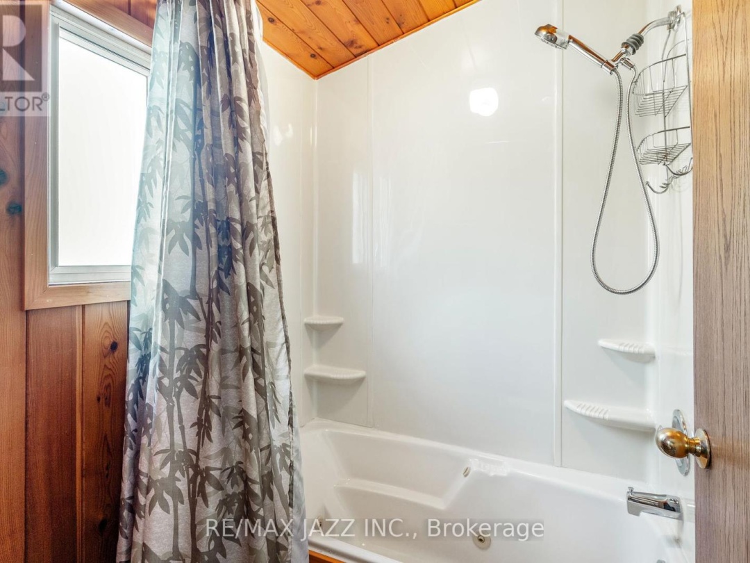 1092 Briscoe Drive, Kushog Lake