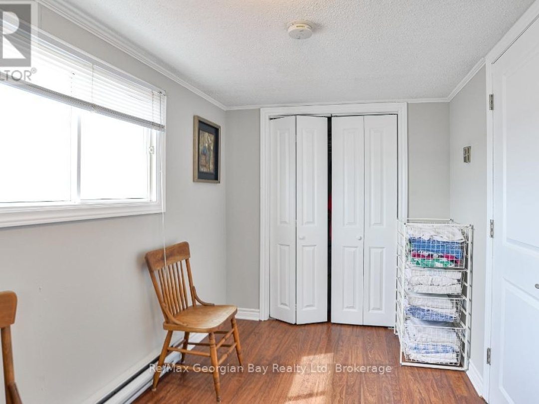 BEACH CHALET #3 - 1230 GRANDVIEW LODGE ROAD, 