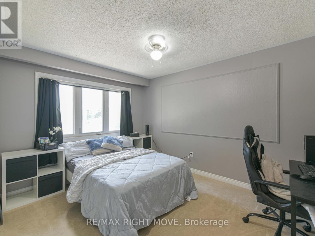 457 PETER STREET N, 
