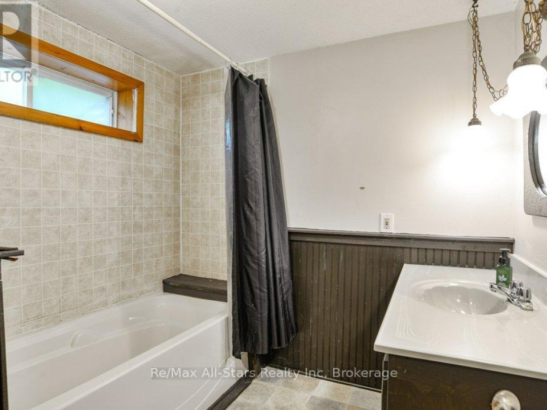 1386 SOUTH PORTAGE ROAD, 