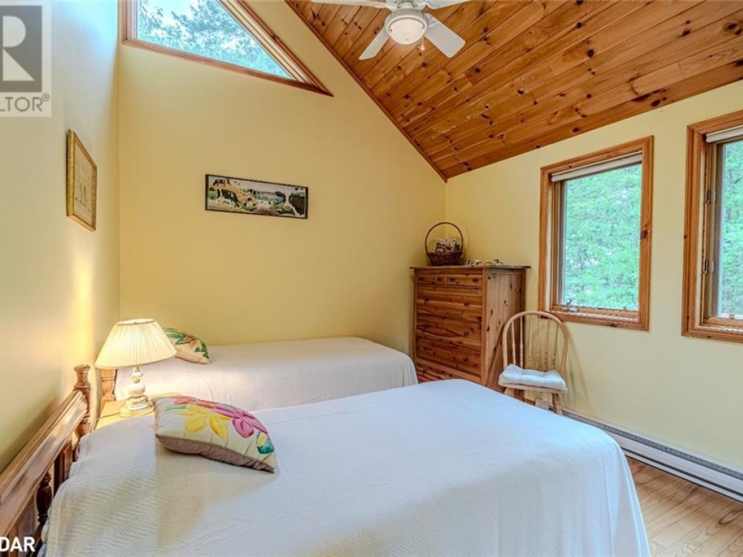 2 IS 880 GEORGIAN BAY, 