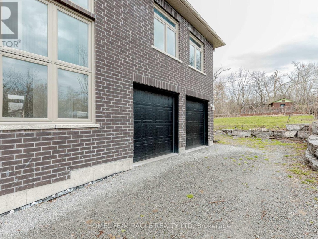 637 SIMCOE STREET, 