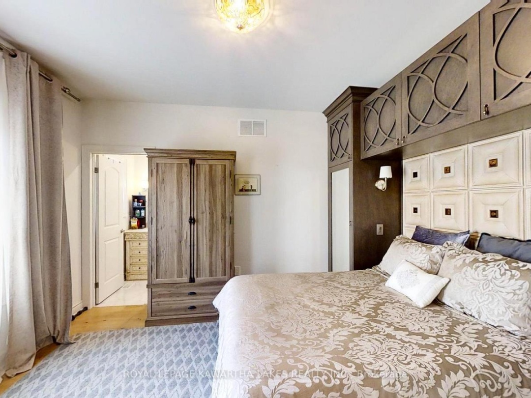 2501 Lakeshore Drive, Lake Simcoe