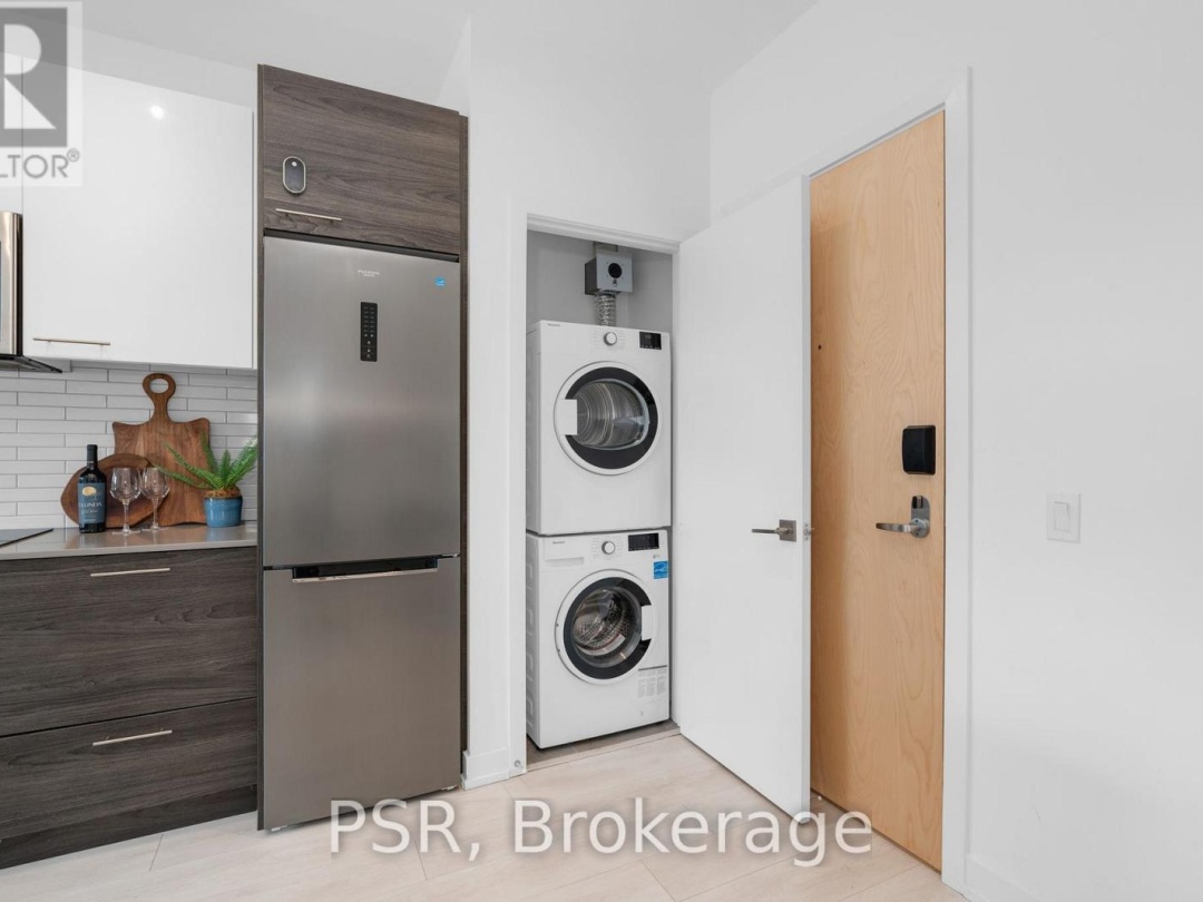 405 - 120 CARRICK TRAIL, 