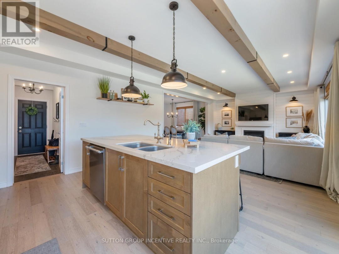 3007 Annalysse Drive, Orillia