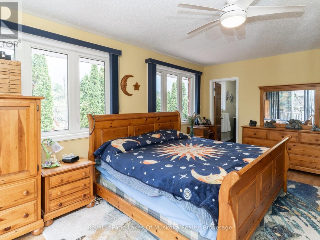 183 SANTAS VILLAGE ROAD, Muskoka River