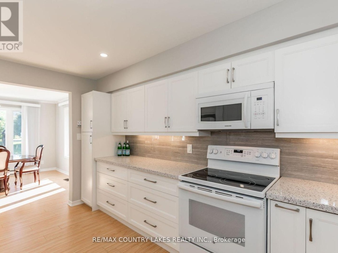 47 Lake Avenue, Lake Simcoe