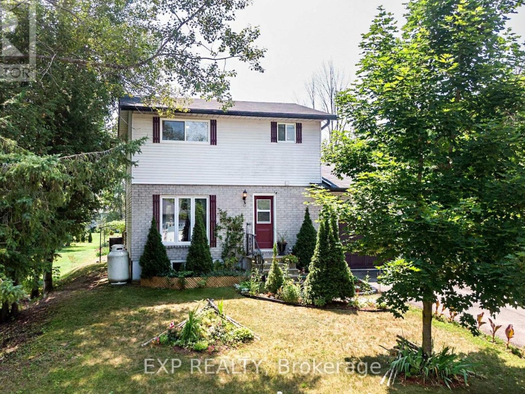 8 PINEWOOD BOULEVARD, 