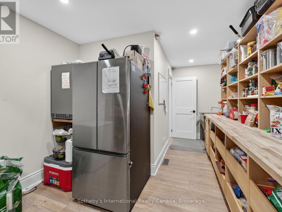 1082 BEAUMONT FARM ROAD, 