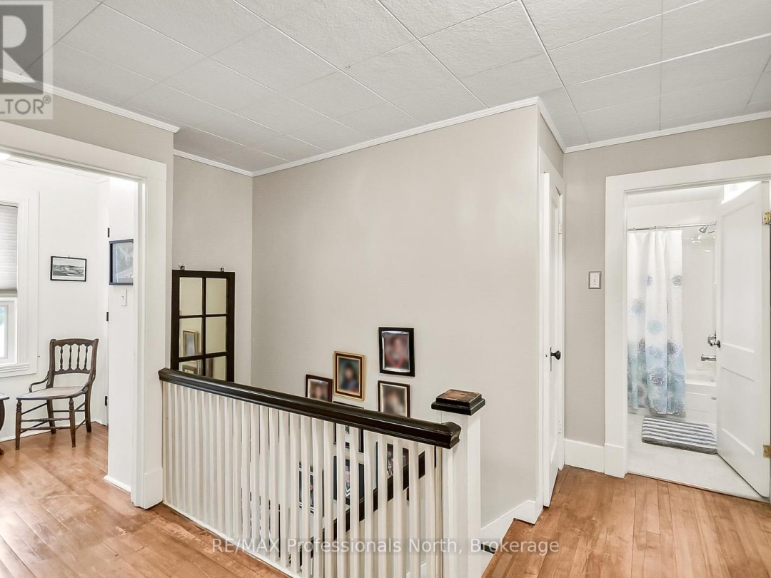 133 MAIN STREET W, 