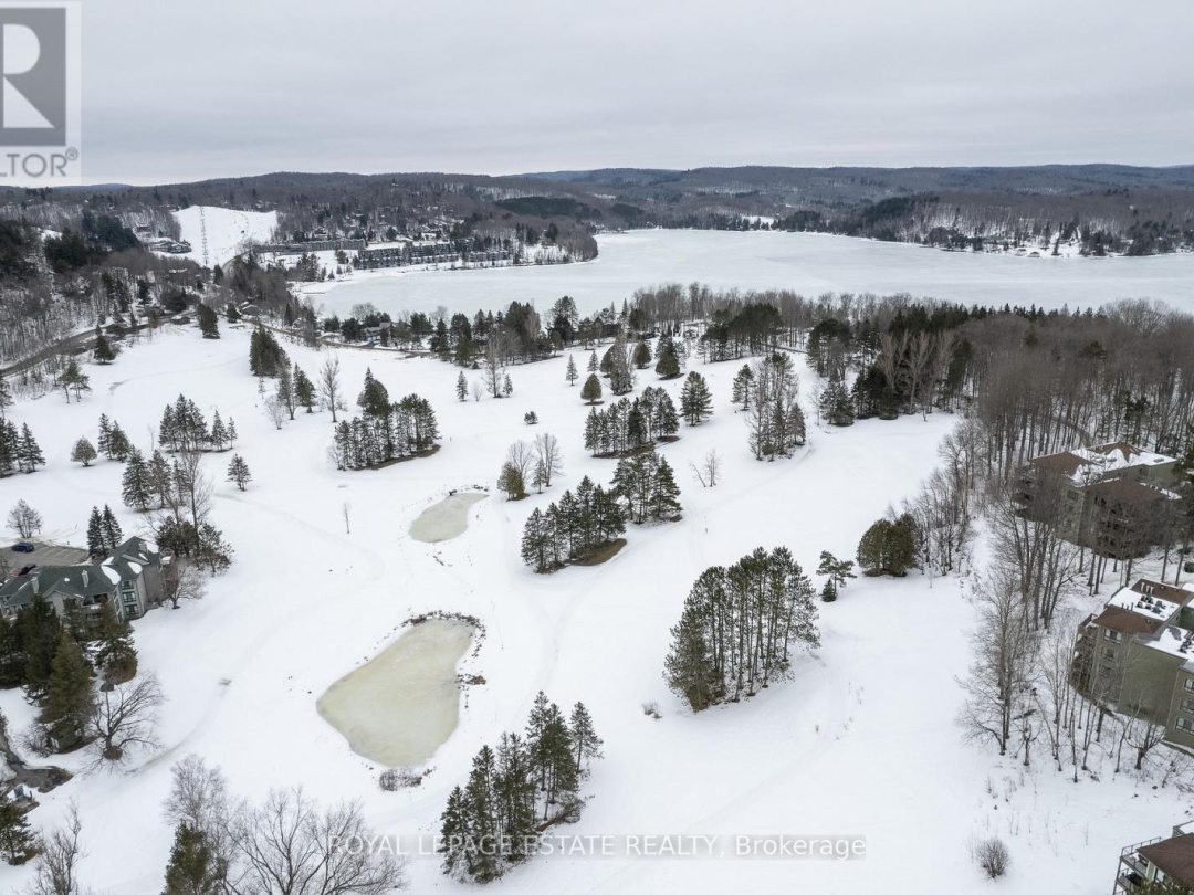 201 27 Deerhurst Drive, Peninsula Lake