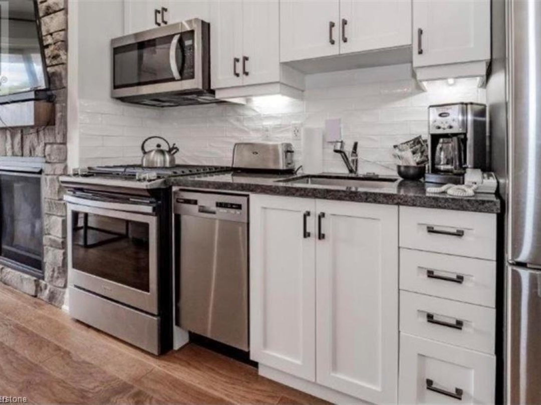 1869 Hwy 118 W Unit# Bhvb201, Lake Muskoka