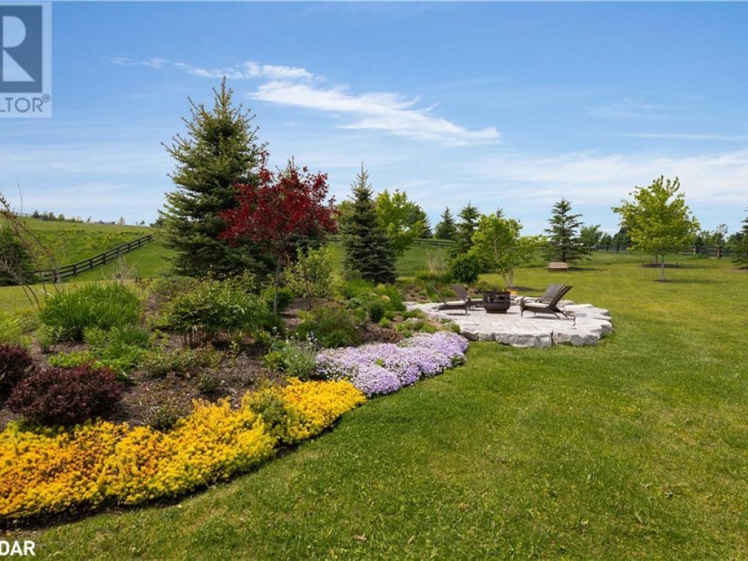 12 THOROUGHBRED Drive, 