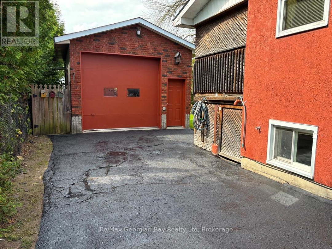 16 COMMUNITY CENTRE DRIVE, 