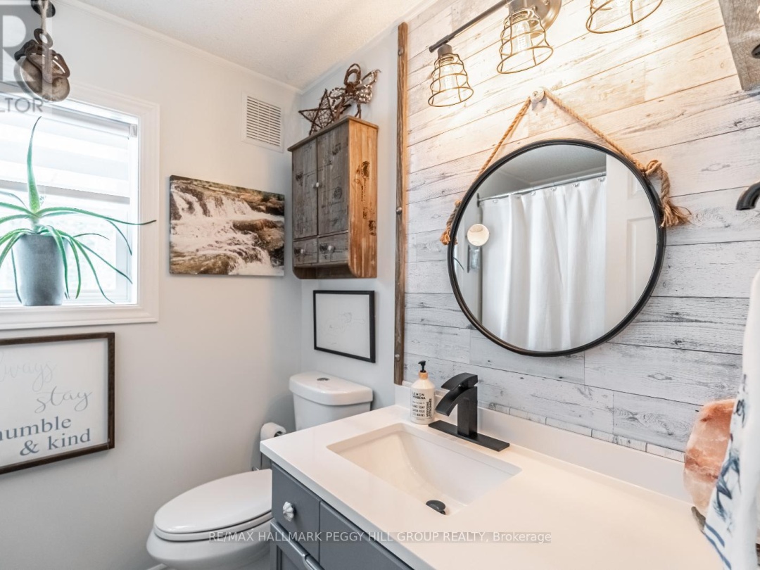 7498 Island Crescent, Black Lake