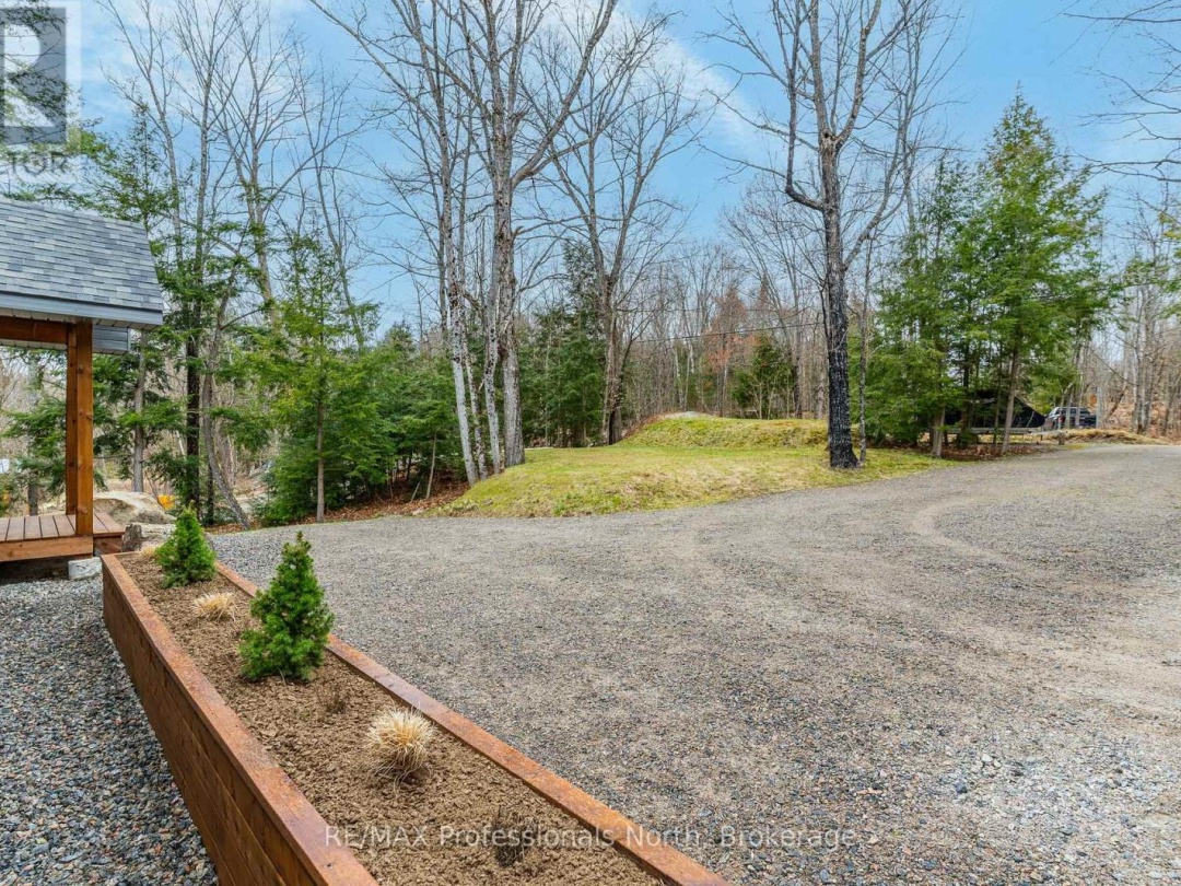 5997 Kennisis Lake Road, Kennisis Lake