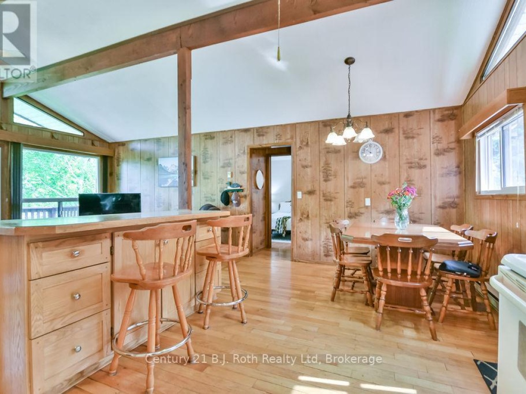 1755 Twin Oaks Crescent, Matchedash Bay