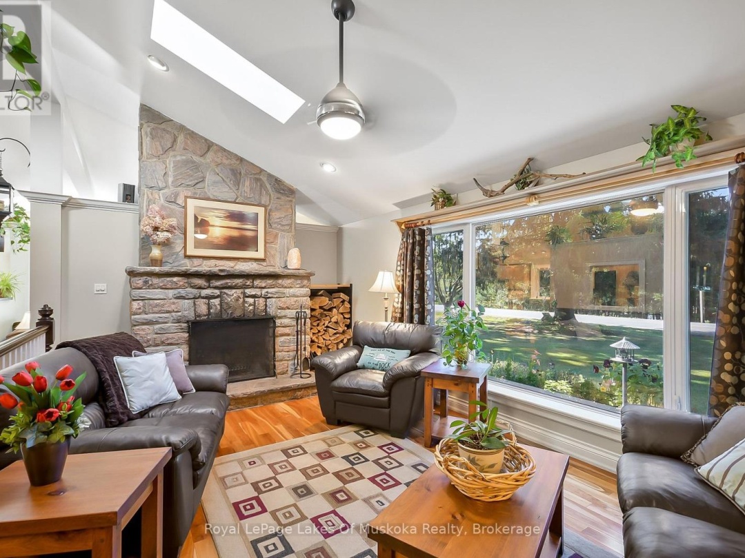 2 LESLIE DRIVE W, 