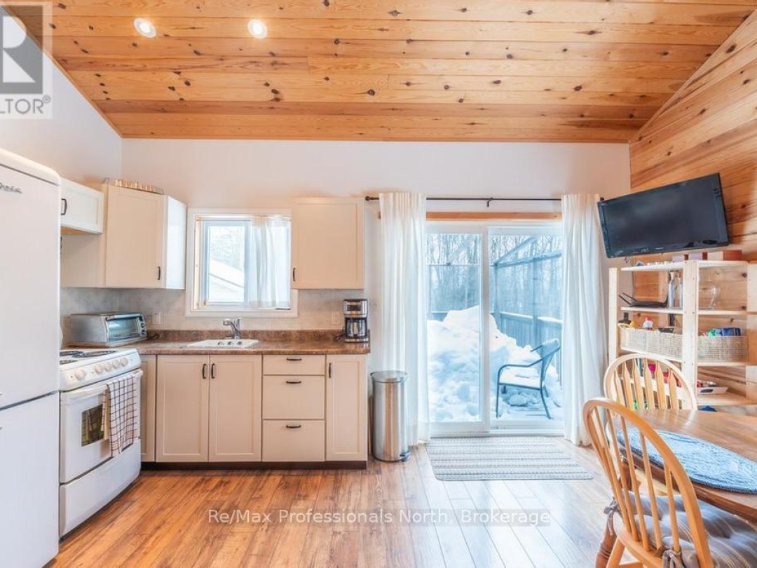 1145 Chelsea Lane, Maple Lake