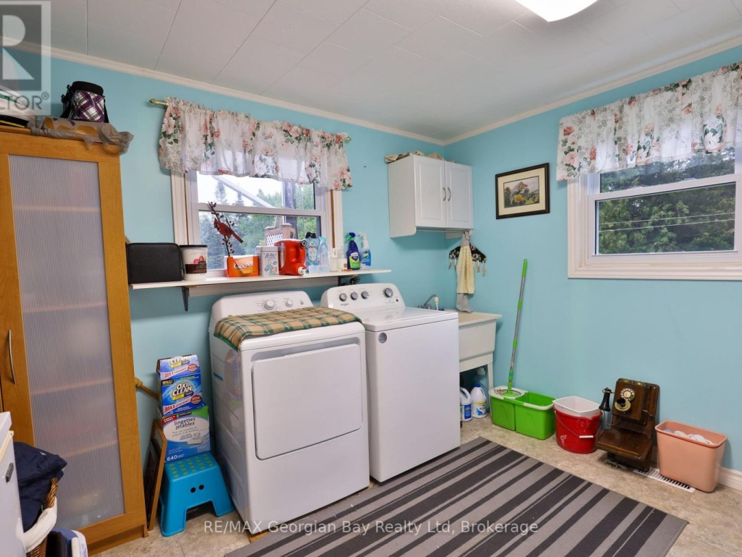 3485 Fraser Lane, Tay