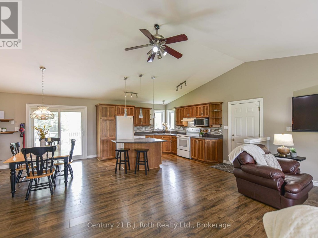 3516 Kirkfield Road, Dalrymple Lake