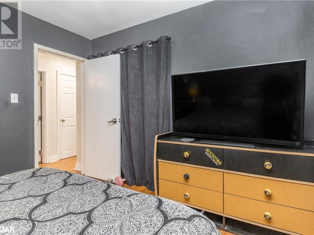 48 BRANT Street W, 