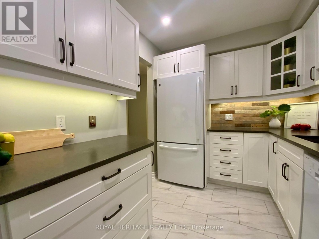 405 - 200 EAST STREET S, 