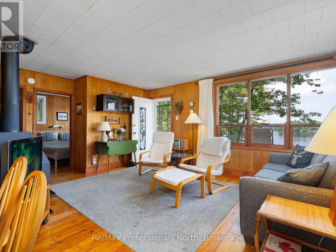 1020 Road 2000, Muldrew-south Lake