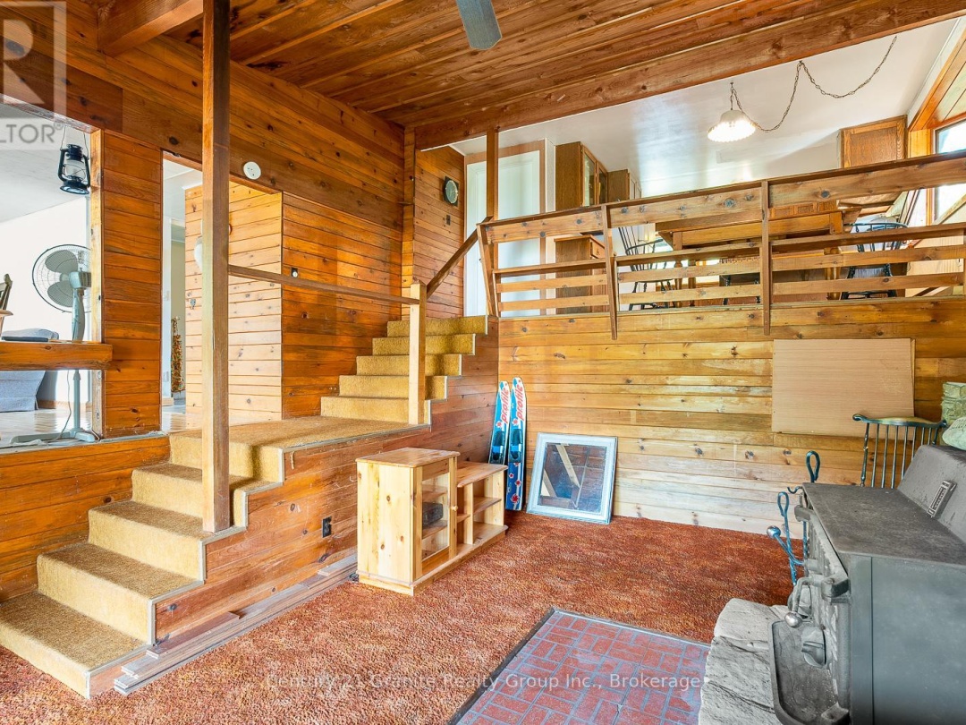 1036 Shirleys Road, Haliburton Lake