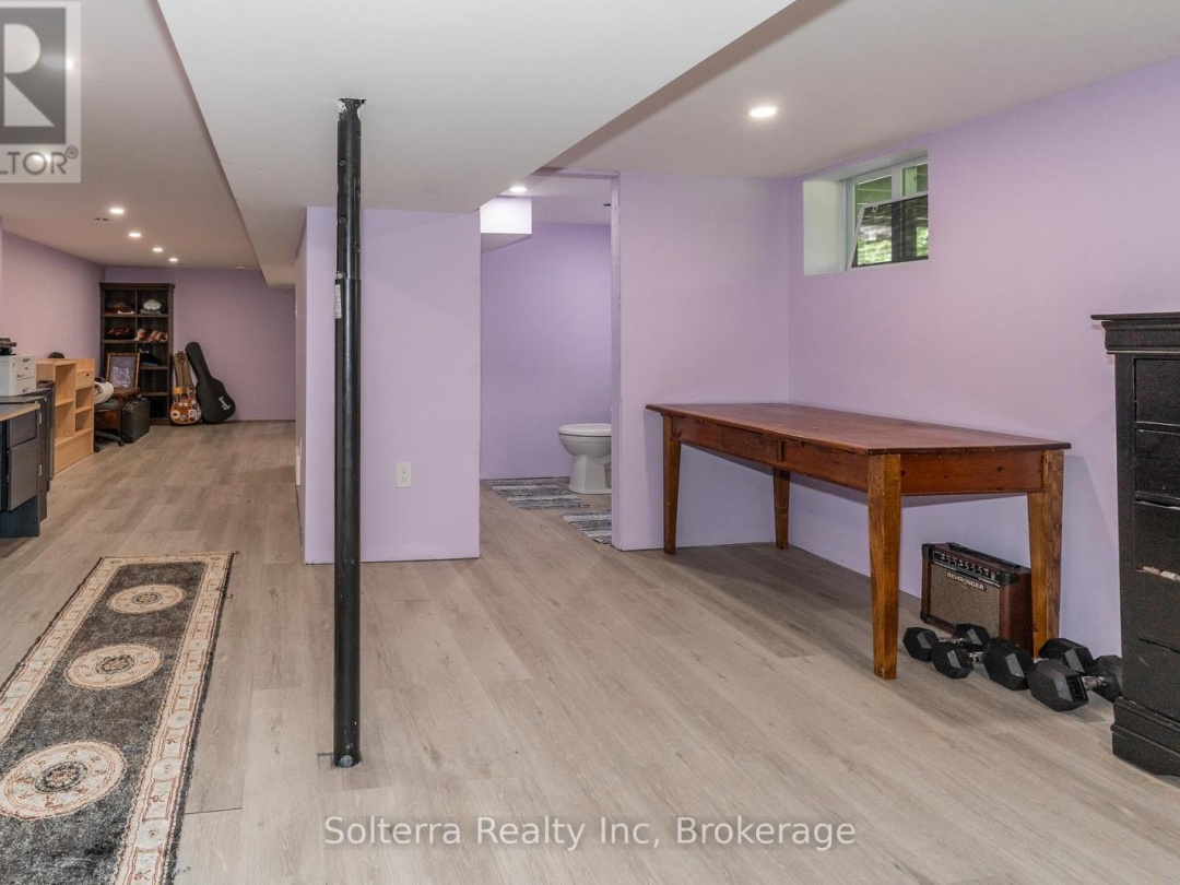 160 WAGNER ROAD W, 