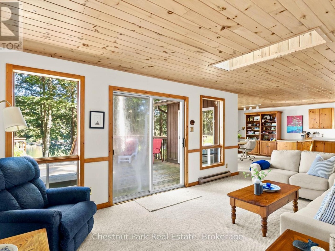 10 TAYLOR (26LM10) ISLAND, 