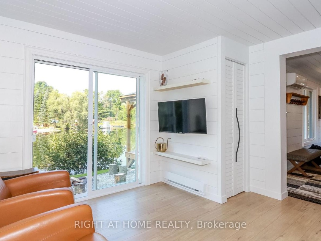 8150 Laidlaw Avenue, Severn Lake