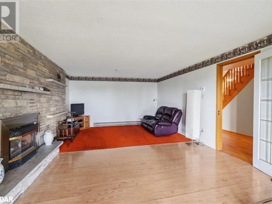 381 Country Club Circle, Pigeon Lake