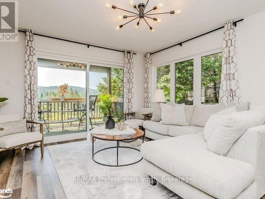 105 33 Deerhurst Greens Drive, Peninsula Lake