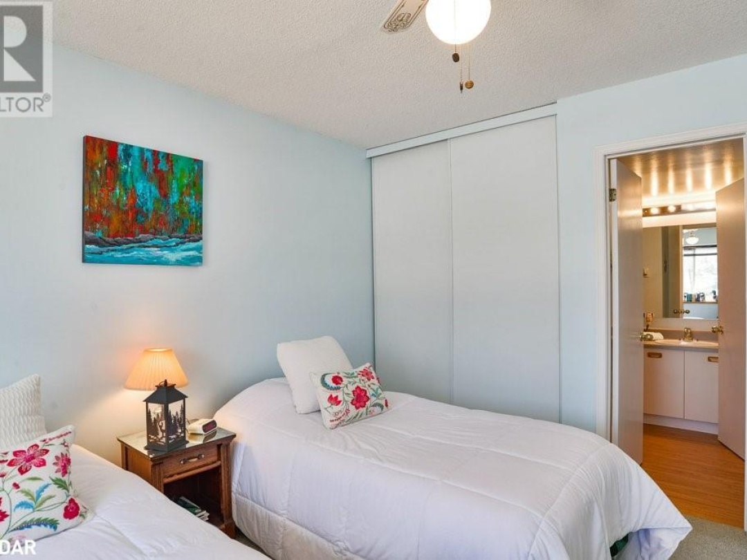 31 Laguna Parkway Unit# 1, Lake Simcoe