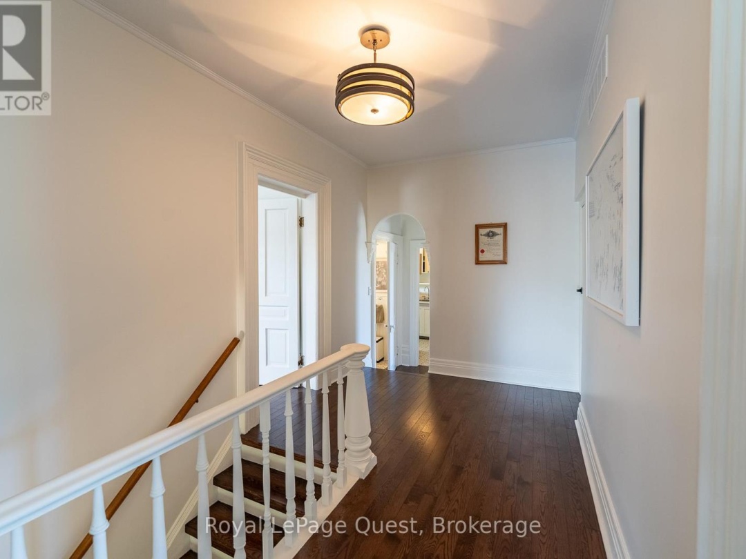120 BRANT STREET E, 