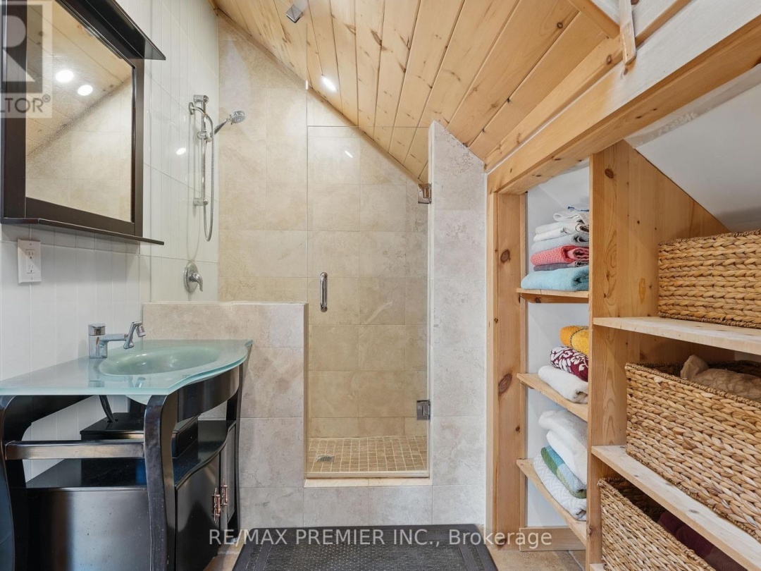 2441 Lakeshore Drive, Lake Simcoe